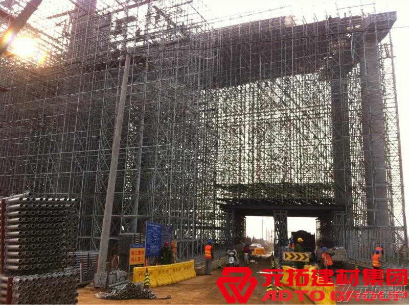 盤扣式腳手架相比傳統(tǒng)式腳手架有哪些優(yōu)勢(shì)？